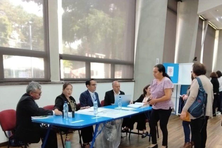 El Colegio de Economistas cerrar&aacute; las mesas de votaci&oacute;n a las seis de la tarde. (Foto: Guatemala Visible/Soy502)