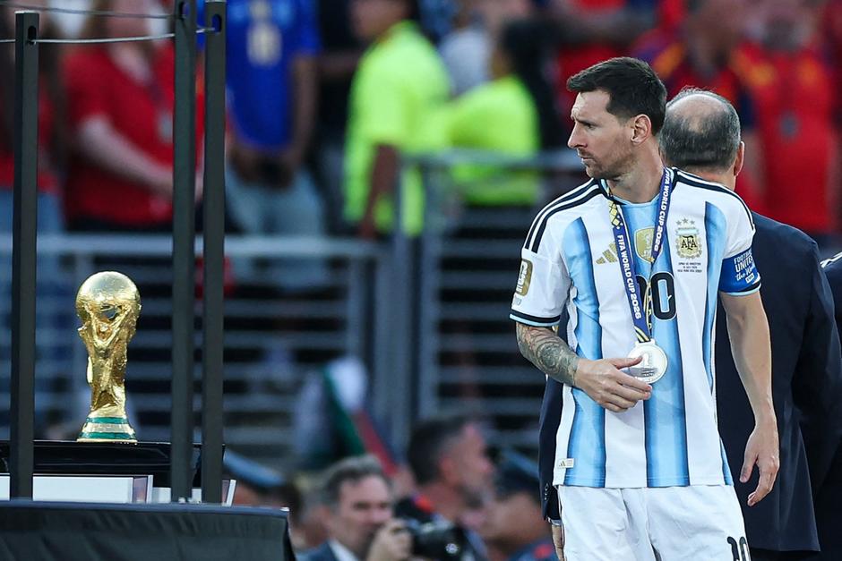 Messi regres&oacute; este martes a Argentina tras perder la final del Mundial el domingo. (Foto: AFP)