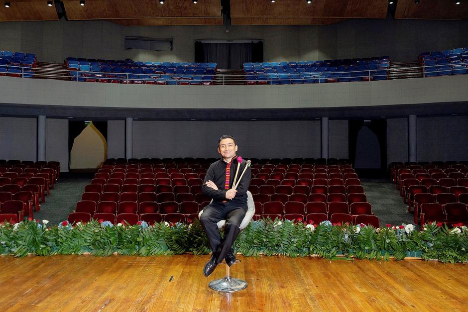 Adem&aacute;s de presentarse como int&eacute;rprete, impulsa espacios de formaci&oacute;n al organizar festivales que re&uacute;nen a marimbistas y percusionistas nacionales e internacionales. (Foto: Erick Yantuche)