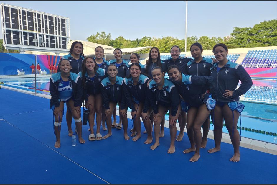 El equipo femenino guatemalteco est&aacute; dando su mayor esfuerzo en la piscina de Santo Domingo. (Foto: Bernie Morales)