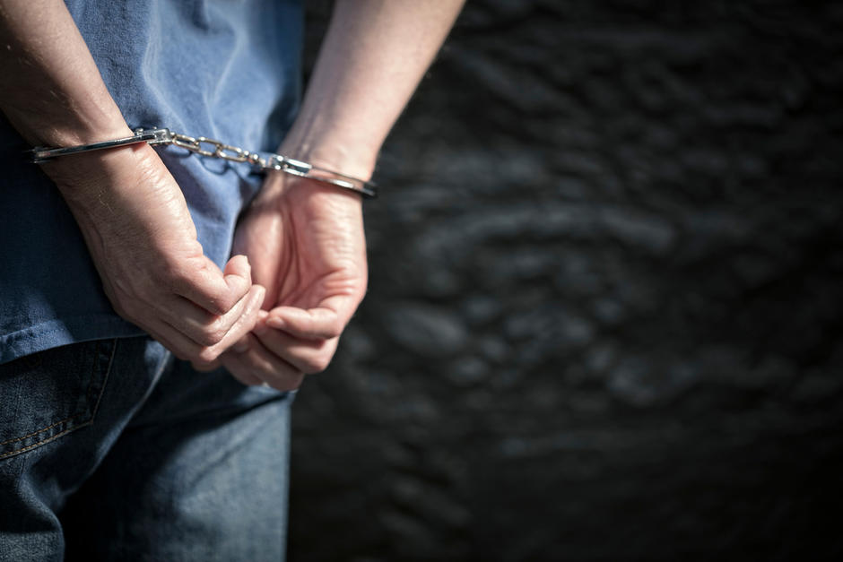 El se&ntilde;alado llevaba 14 piedras de crack ocultas. (Foto: Shutterstock)