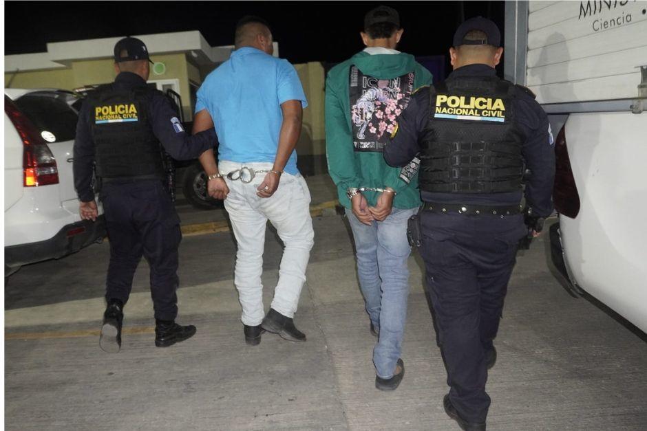Capturan a extranjero con arma de fuego y municiones en Jalapa