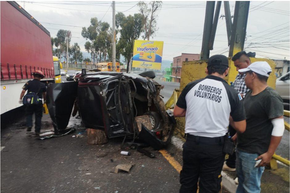 En el kilom&eacute;tro 15 ruta al Pac&iacute;fico se report&oacute; un accidente automovil&iacute;stico. (Foto: CBV/Soy502)