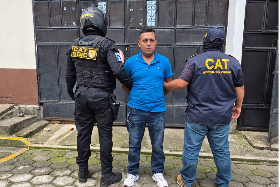 La PNC en conjunto con la CAT capturaron al extraditable 31 reclamado por la justicia estadounidense por delitos sexuales. (Foto: PNC/Soy502)