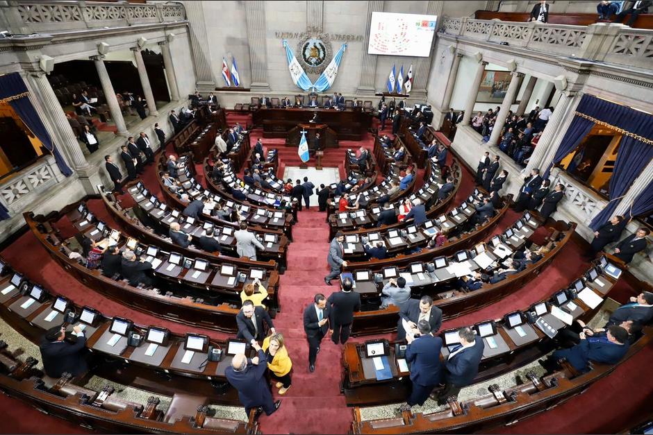 La propuesta plantea un apoyo de Q 12 por gal&oacute;n de di&eacute;sel y Q 3 por gal&oacute;n de gasolina regular. (Foto: Archivo / Soy502)