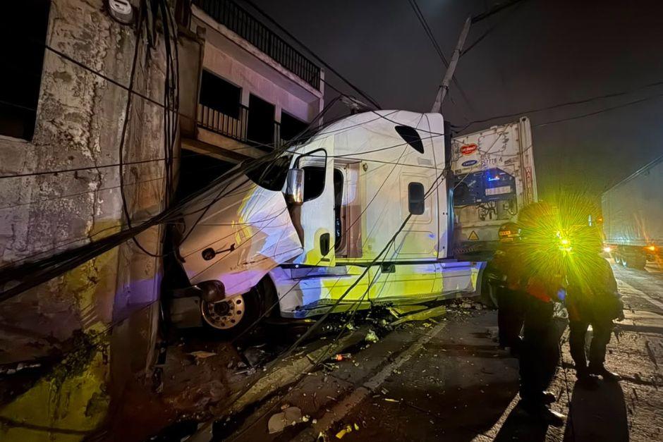 El accidente de tr&aacute;nsito ha dejado da&ntilde;os materiales y tr&aacute;nsito lento en la ruta al Atl&aacute;ntico. (Foto: PMT)