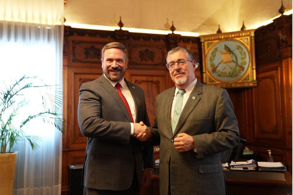 Andrew Bailey se reuni&oacute; con el presidente Bernardo Ar&eacute;valo. (Foto: Embajada de Estados Unidos en Guatemala/Soy502)