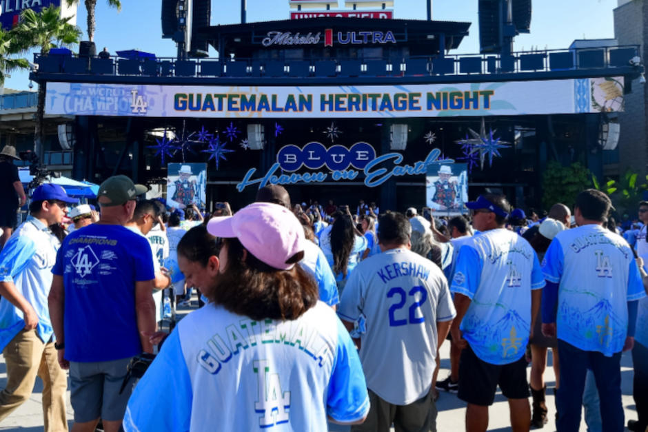 Guatemala recibi&oacute; homenaje en un importante partido. (Foto: Los Angeles Dodgers)