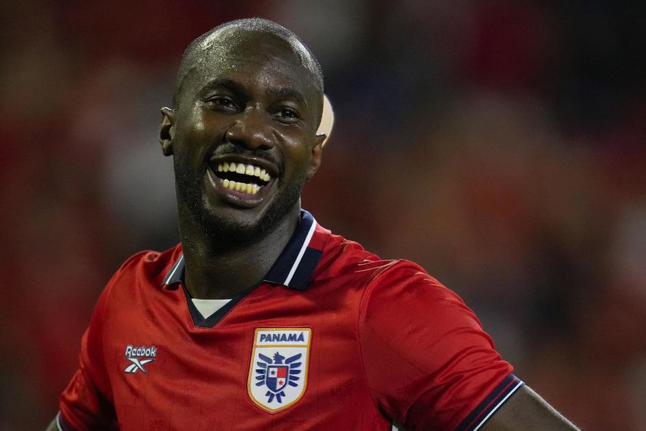 El delantero canalero Cecilio Waterman, celebra el tercer gol de su equipo durante el partido amistoso previo a United 2026.