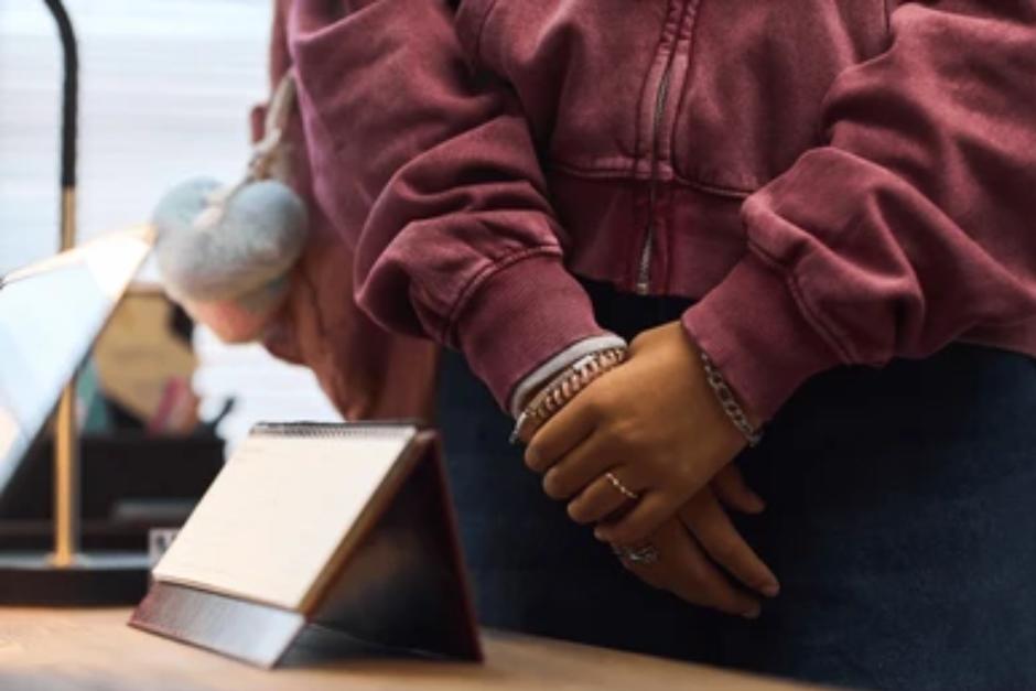 La menor de 15 a&ntilde;os fue localizada cuando transportaba una bolsa con drogas. (Foto ilustrativa: Shutterstock)