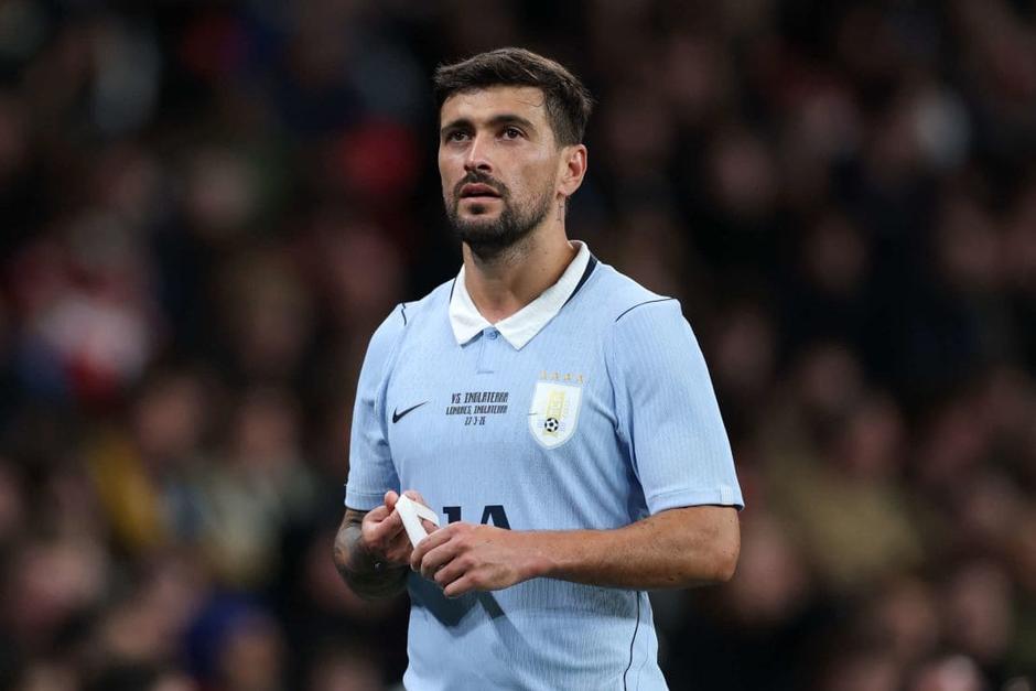De Arrascaeta sufri&oacute; un desgarro muscular, pero sigue concentrado con la selecci&oacute;n charr&uacute;a.&nbsp;