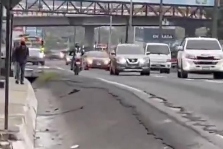 El motorista fue captado en video cuando maniobraba en esta ruta. (Foto: Captura de video)