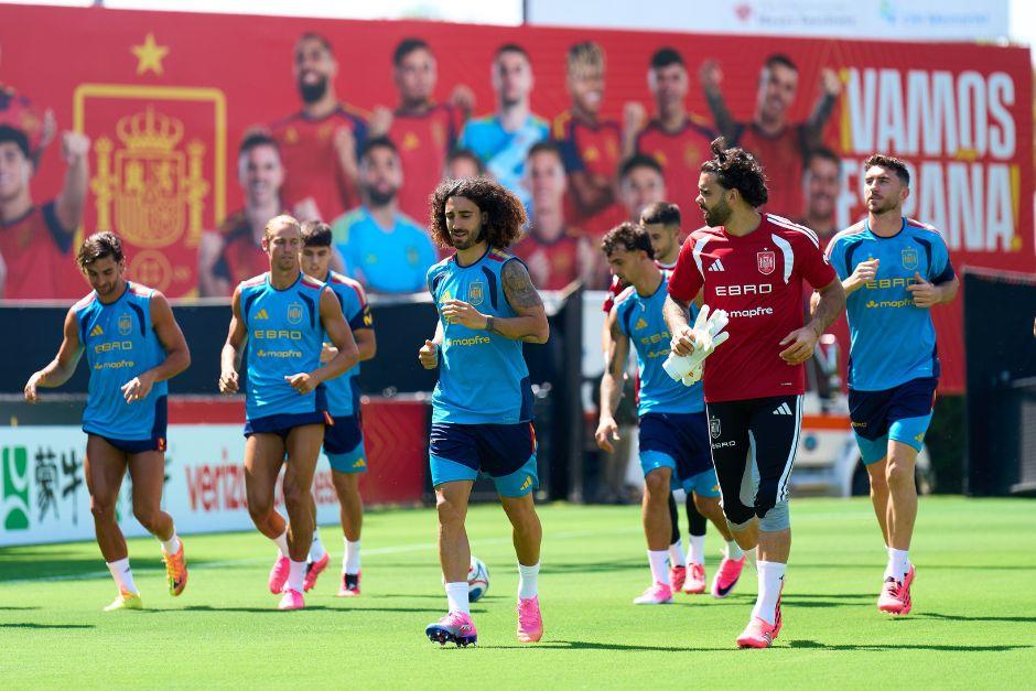 Espa&ntilde;a llega a M&eacute;xico con bajas para probarse ante Per&uacute;