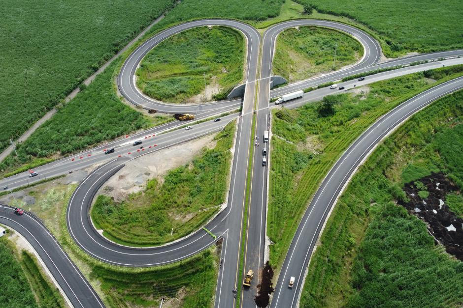 Si un piloto ingresa por error a la autopista Xochi Corredor de las Flores, existen retornos para que pueda regresar a su ruta original. (Foto: Byron Garc&iacute;a/Colaboraci&oacute;n)