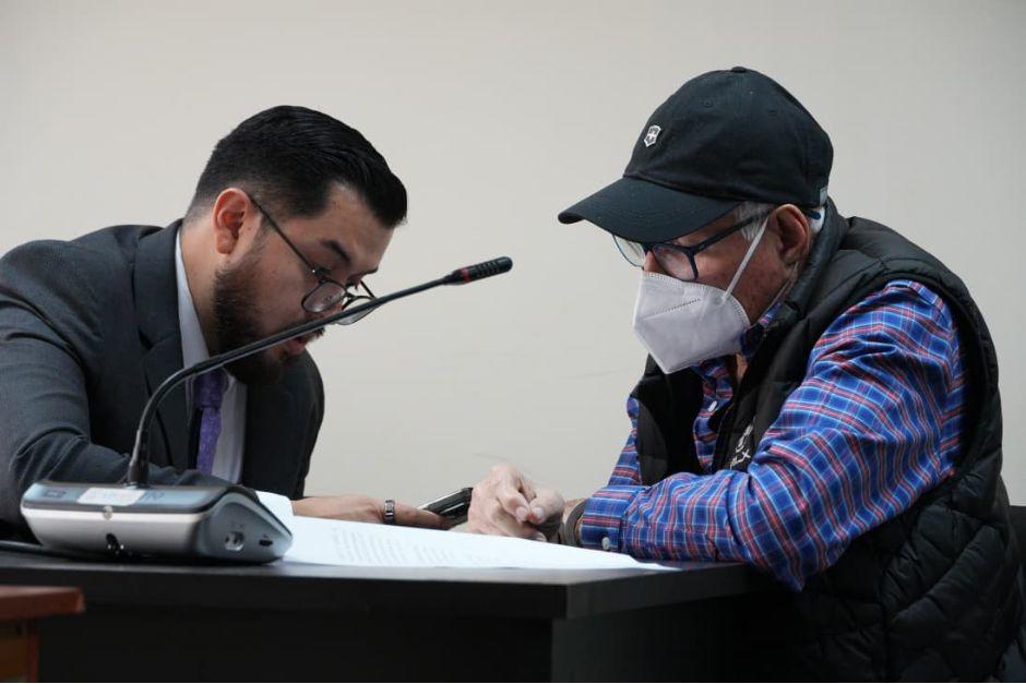 Carlos Acevedo, sindicado en el caso del motorista embestido en el zona 9 acudi&oacute; a la Tribunales en donde se realizar&aacute; el ofrecimiento de prueba en el proceso que se sigue en su contra. (Foto: Wilder L&oacute;pez/Soy 502)