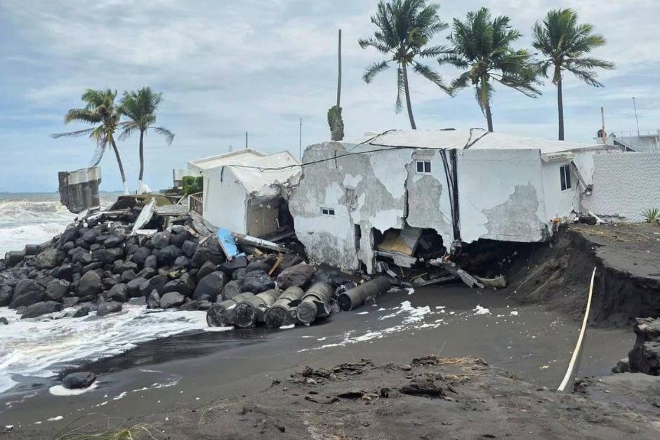 Casas de descanso han quedado destruidas tras la marejada cicl&oacute;nica. (Foto: Redes sociales)