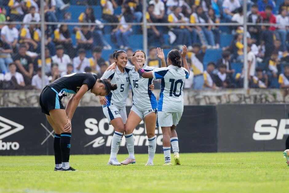 Guatemala no pudo contener el poder ofensivo de El Salvador y cay&oacute; por amplio margen en casa. (Foto:&nbsp;La Selecta SLV)