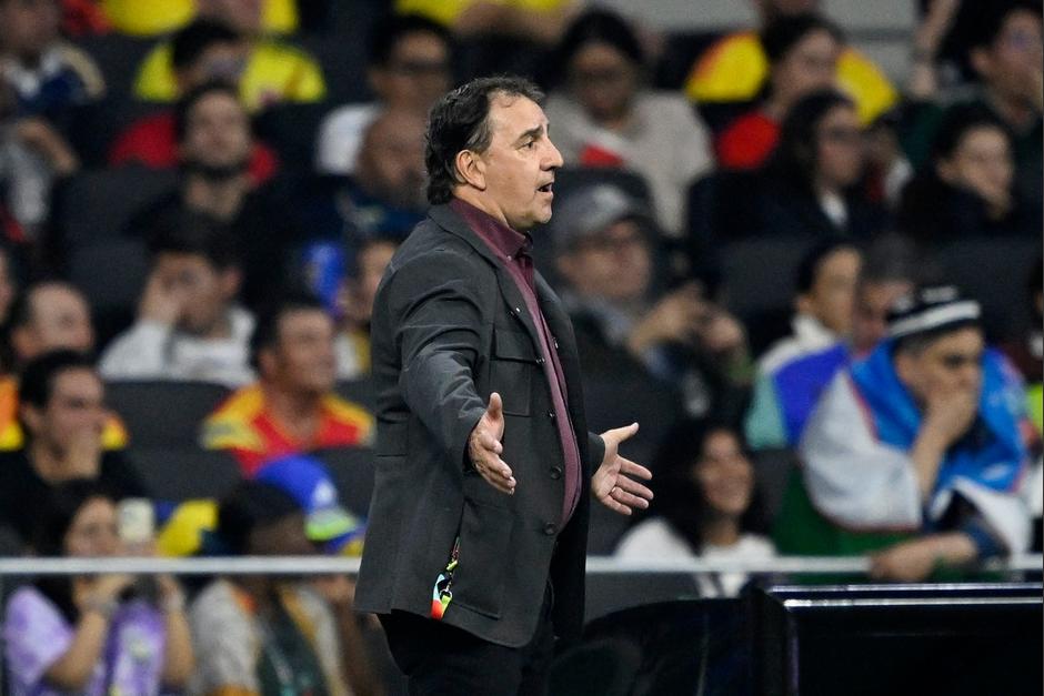 El t&eacute;cnico argentino N&eacute;stor Lorenzo tuvo un debut so&ntilde;ado en el Mundial 2026 con Colombia. (Foto: AFP)