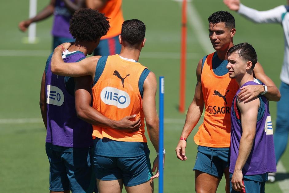 Conceicao y Cristiano Ronaldo, durante el entrenamiento de este domingo, en Florida. (Foto: AFP)