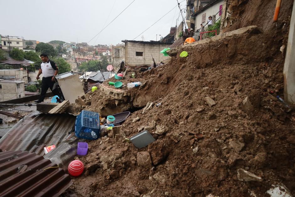 Una estructura colaps&oacute; por un deslizamiento de tierra tras fuertes lluvias. (Foto: CVB)