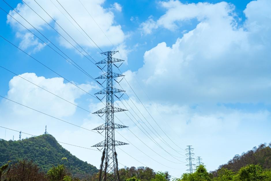 La CNEE atribuy&oacute; parte de las fallas del servicio el&eacute;ctrico a limitaciones en la red de transmisi&oacute;n. (Foto ilustrativa: Shutterstock)&nbsp;
