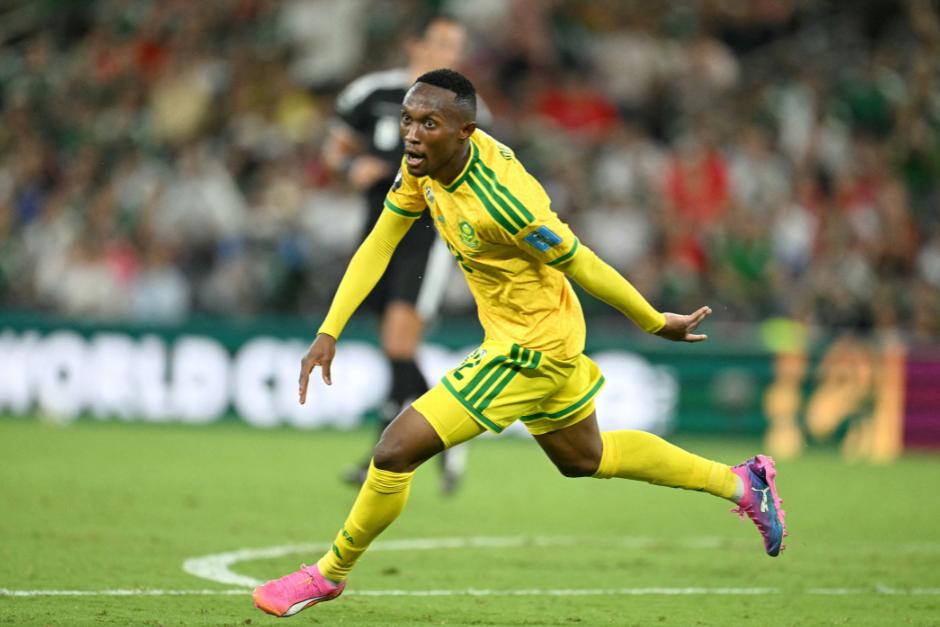 Thapelo Maseko fue el autor del tanto que meti&oacute; a Sud&aacute;frica a su primera fase de eliminaci&oacute;n directa. (Foto: AFP)