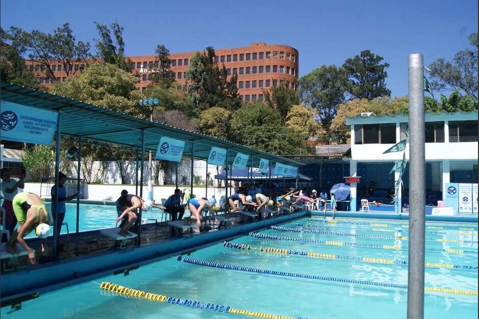 Tambi&eacute;n debes elegir horarios para asistir a la piscina de tu elecci&oacute;n. (Foto: Cortes&iacute;a Federaci&oacute;n de Nataci&oacute;n)