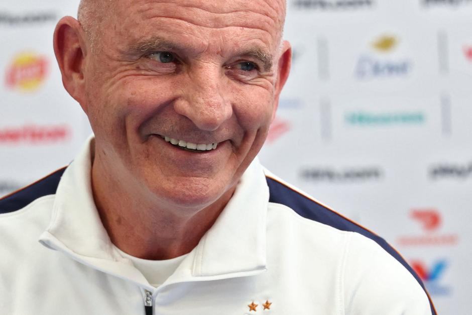 St&eacute;phan lleva 14 a&ntilde;os consecutivos como asistente t&eacute;cnico en el banquillo de Francia. (Foto: AFP)&nbsp;