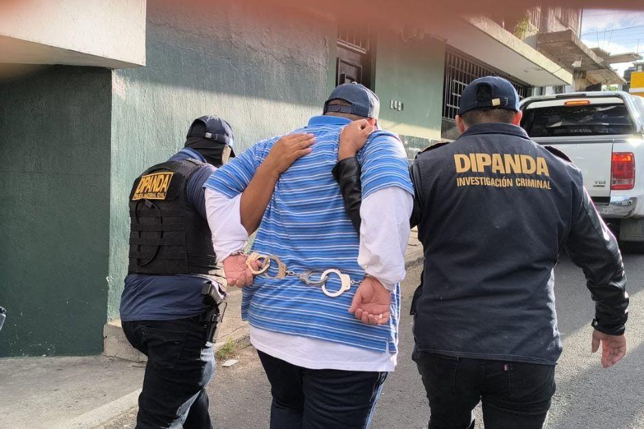 Uno de los detenidos tiene antecedentes por el delito de extorsi&oacute;n. (Foto: PNC)
