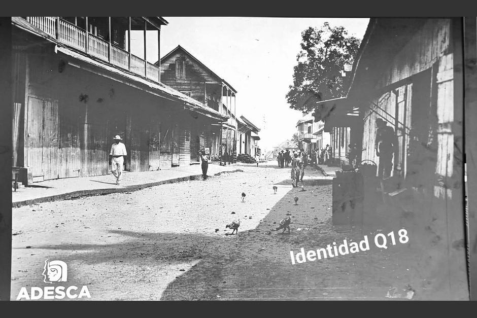 Fotograf&iacute;a que muestra construcciones de madera en Puerto Barrios, similares a las que estaban en el lugar que hoy ocupa la Catedral. (Foto: Cortes&iacute;a ADESCA)