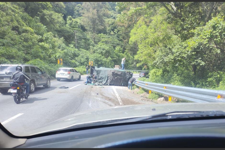 El percance ocurri&oacute; ruta a la Antigua Guatemala. (Foto: cortes&iacute;a)