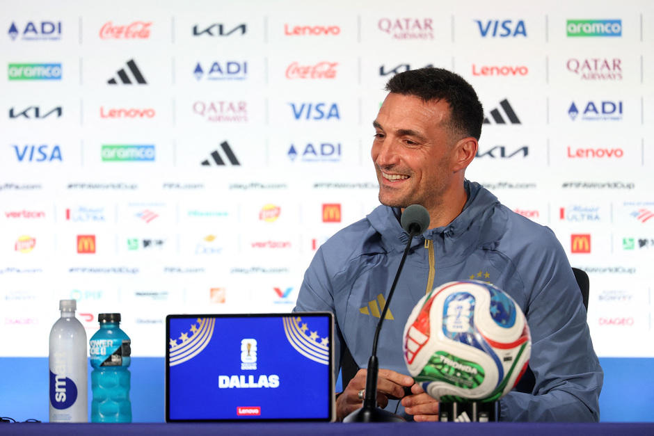 El t&eacute;cnico habl&oacute; en conferencia de prensa previa al duelo ante Jordania. (Foto: AFP)