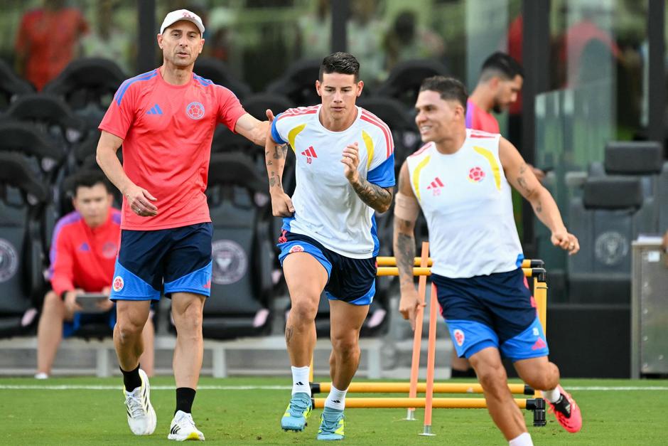 Viejos conocidos: Cristiano y James levantaron juntos siete t&iacute;tulos con el Real Madrid. (Foto: AFP)&nbsp;