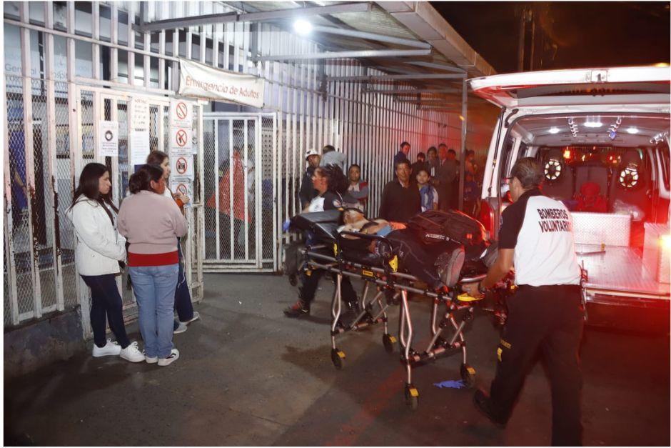 Los Bomberos Voluntarios reportan el traslado de una persona herida en un ataque armado suscitado en el Barrio Moderno, zona 2 capitalina. (Foto: Bomberos Voluntarios/Soy502)