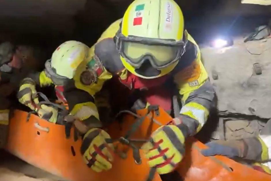 La b&uacute;squeda continua tras los devastadores terremotos en Venezuela. (Foto: captura de video)