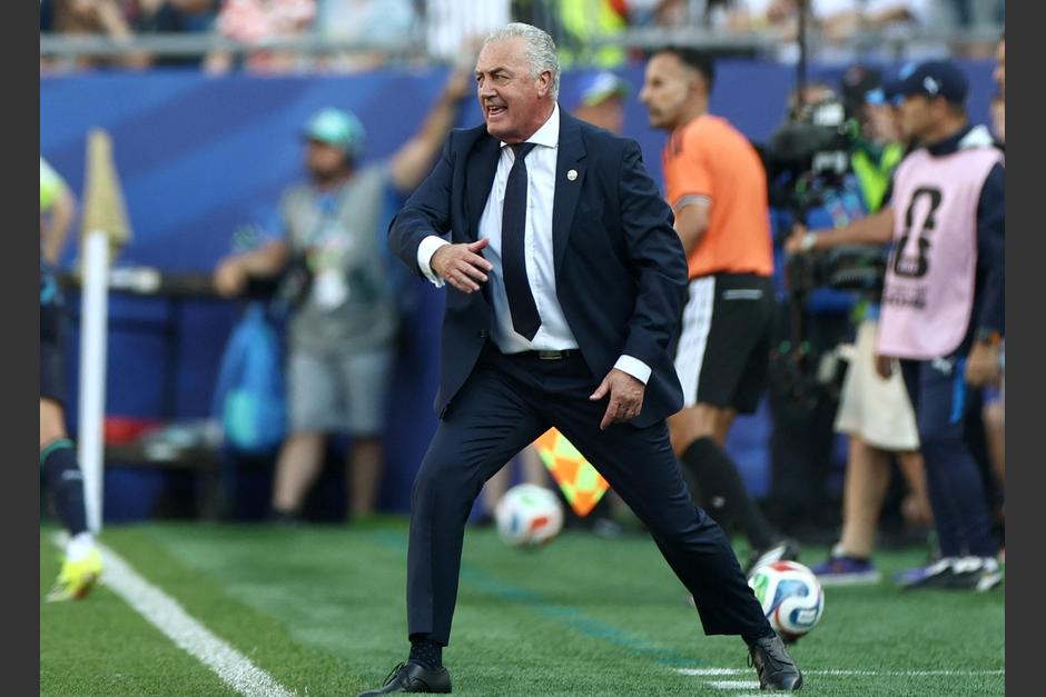 Gustavo Alfaro, el cazador de utop&iacute;as, vivi&oacute;&nbsp;con intensidad el hist&oacute;rico pase de Paraguay a los octavos de final tras derrotar a Alemania en penales. (Foto: AFP)