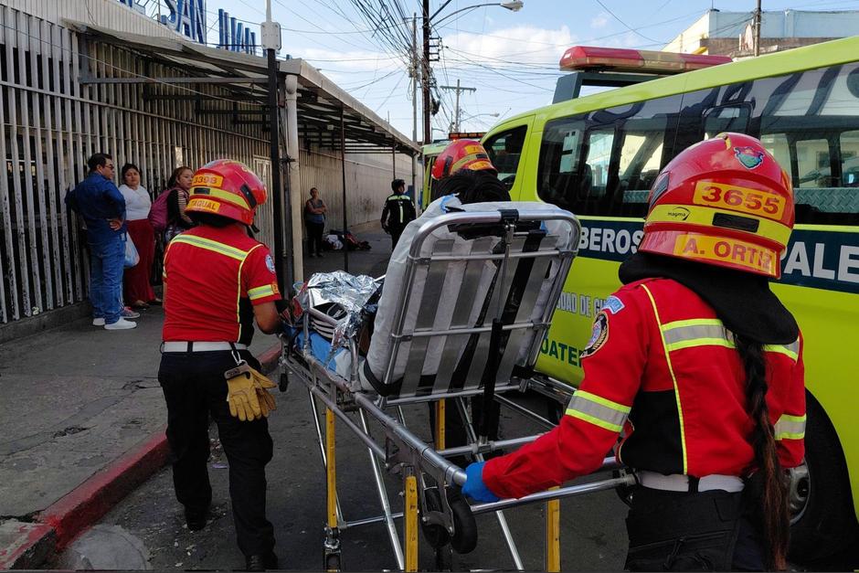Los adolescentes fueron llevados a un centro asistencial. (Foto: CBM / Soy502)