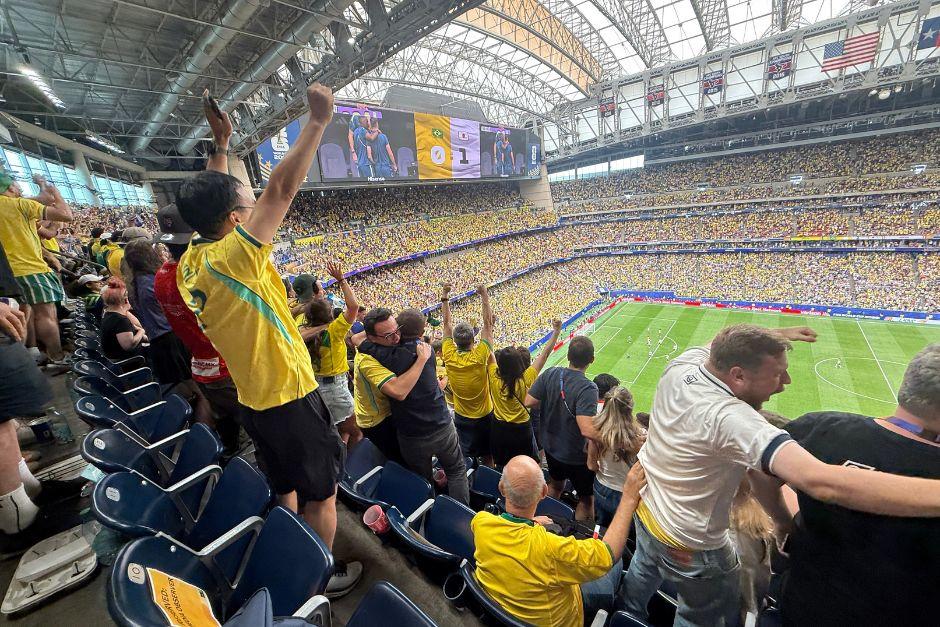 &iexcl;Qu&eacute; locura! As&iacute; gritaron los pentacampeones el ag&oacute;nico gol contra los japoneses que los hace avanzar de ronda. (Foto: Pedro Mijangos)