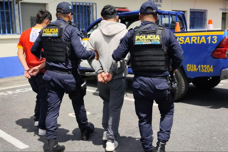 Los hombres fueron detenidos por transportar droga. (Foto: PNC / Soy502)