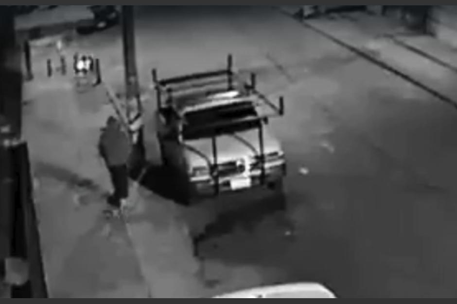 Autoridades de Mixco compartieron las im&aacute;genes del robo. (Foto: captura de video)