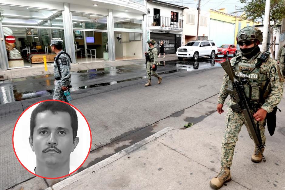 El&nbsp;Ej&eacute;rcito Mexicano patrullan el per&iacute;metro de la funeraria La Paz en Guadalajara, Jalisco. (Foto: AFP)