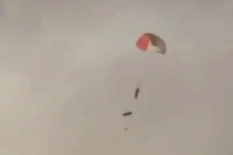 Los tripulantes lograron saltar y sobrevivir al impacto. (Foto: AFP)