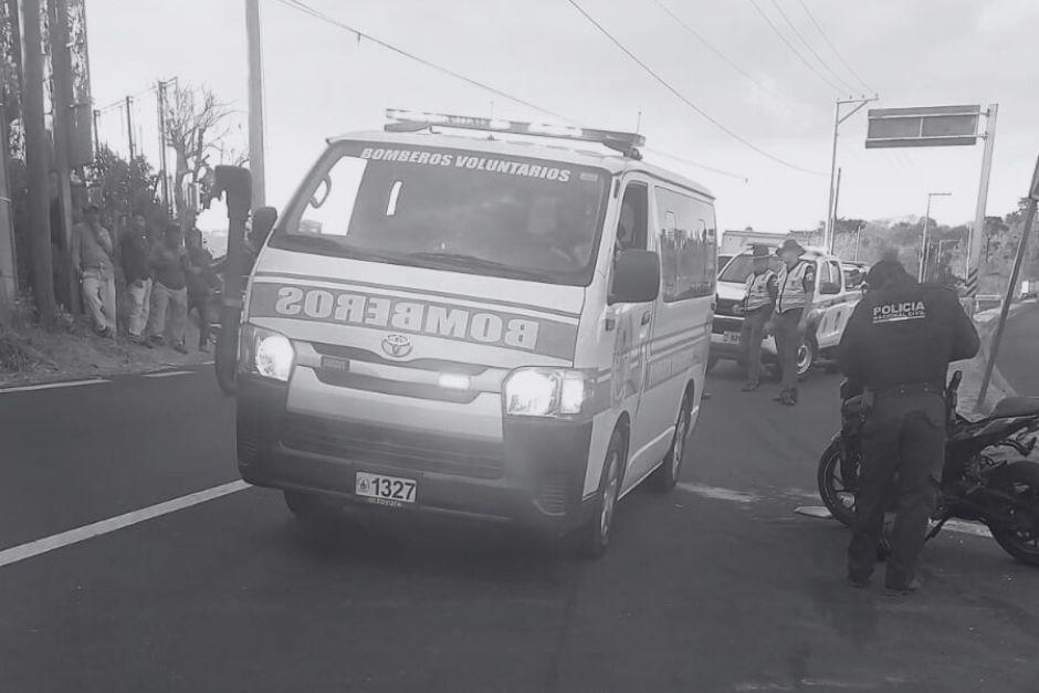 El conductor perdi&oacute; la vida sobre la cinta asf&aacute;ltica, en la vuelta "El Chilero". (Foto: Bomberos Voluntarios)