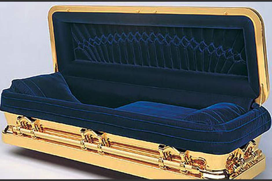 As&iacute; es el f&eacute;retro ba&ntilde;ado en oro de 14 quilates, donde reposa el cuerpo de Michael Jackson. (Foto: Infobae)