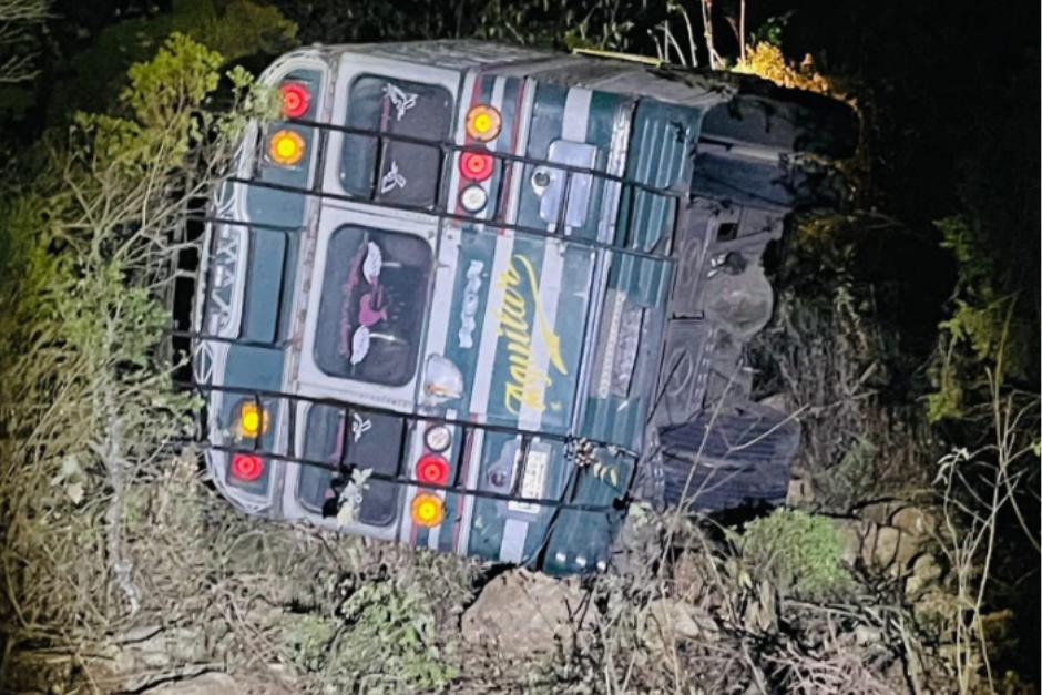 El veh&iacute;culo quedo a 20 metros de profundidad. (Foto: ASONBOMD)