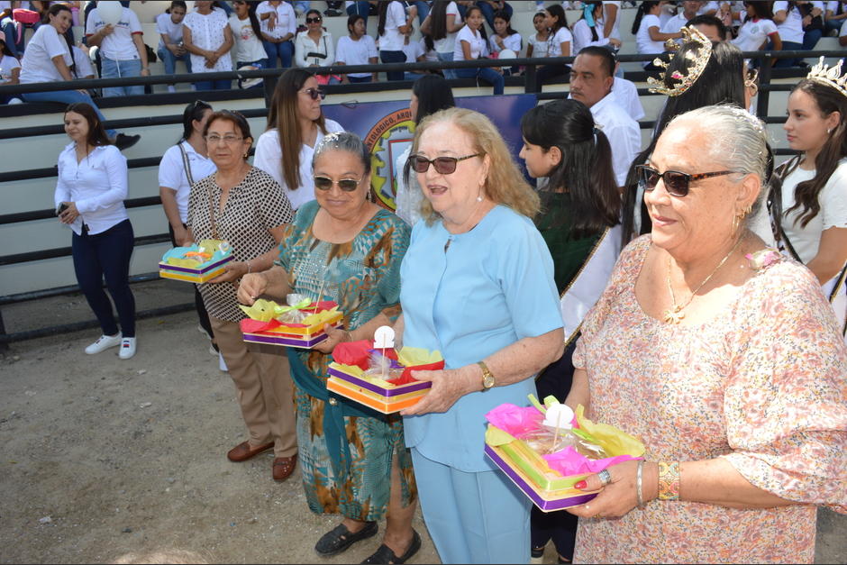 Se&ntilde;oras que desde ni&ntilde;as realizan el comadrazgo asisten cada a&ntilde;o a la celebraci&oacute;n. (Foto: Juan Carlos Aquino/Colaborador)