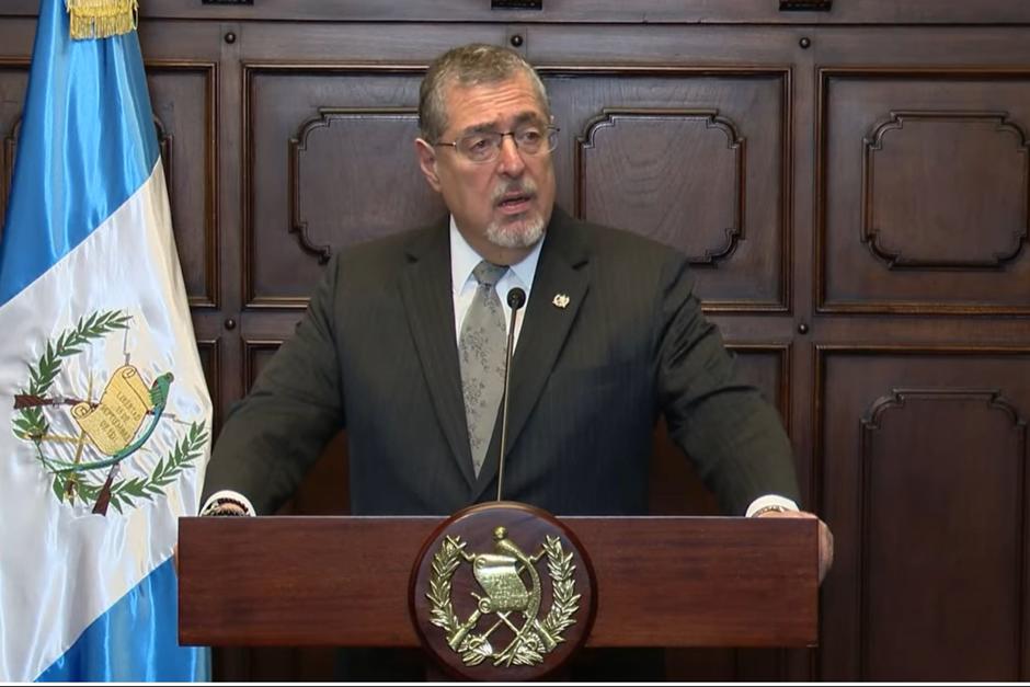 El mandatario dio su mensaje en una conferencia de prensa. (Foto: SCSP / Soy502)