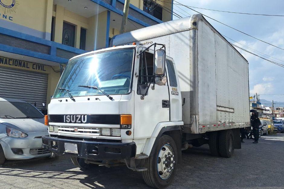 El cami&oacute;n transportaba mercader&iacute;a que pretend&iacute;a ser robada. (Foto: PNC)