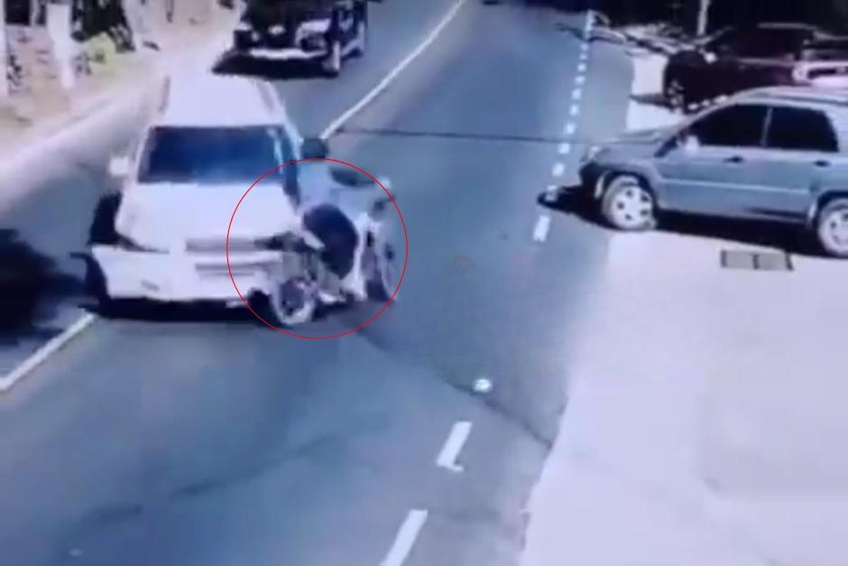 El accidente qued&oacute; registrado en c&aacute;maras de seguridad. (Imagen: captura de pantalla)