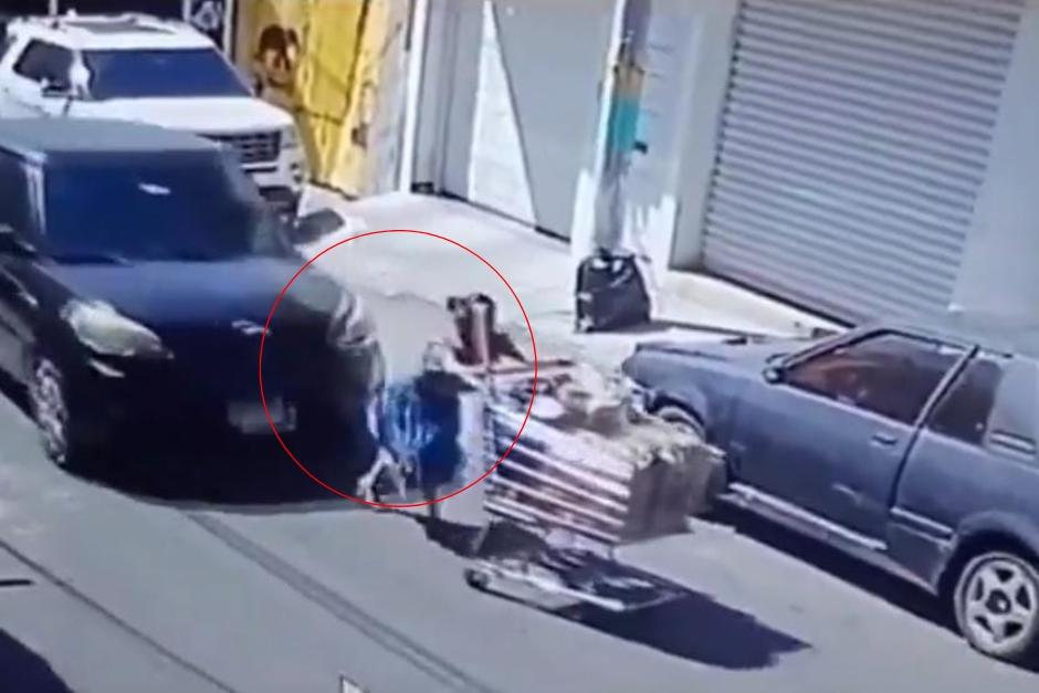 El conductor se dio a la fuga tras el percance. (Imagen: captura de pantalla)